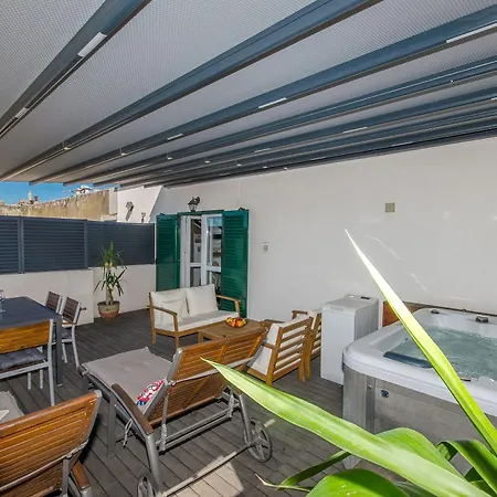 Jacuzzi Sky 아파트