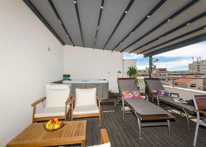 Apartment Jacuzzi Sky Split