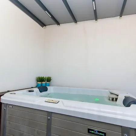 Апартаменты Jacuzzi Sky