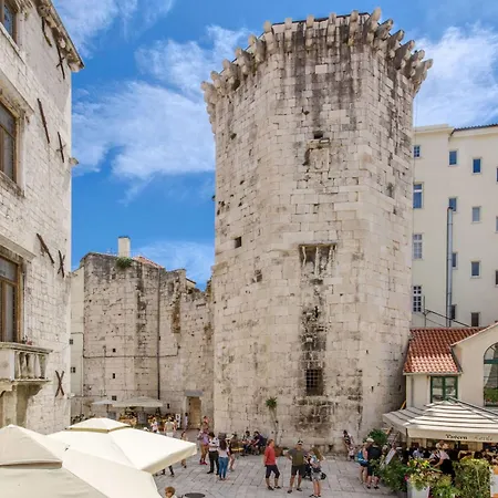 Jacuzzi Sky Apartman *